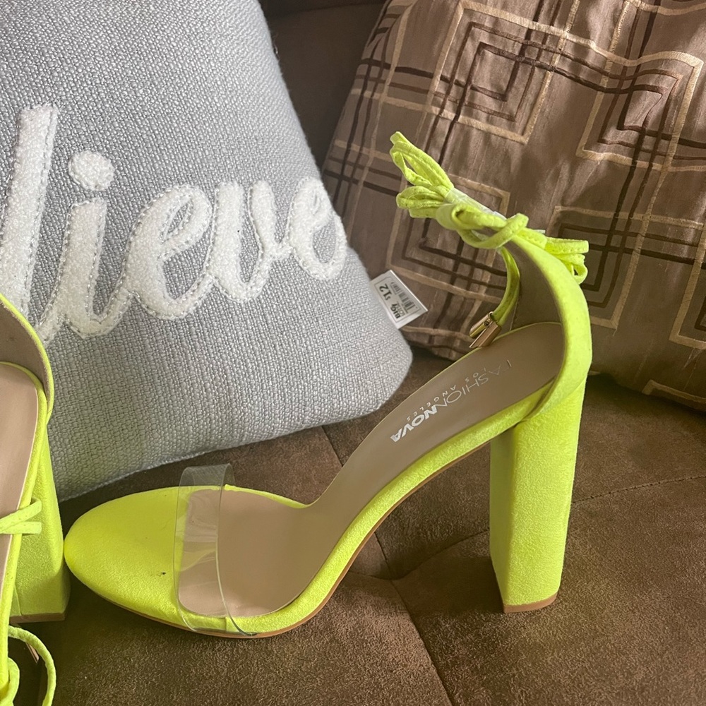 Bright Heels - Picture 5 of 5